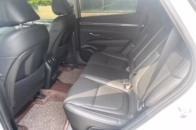 Từ lúc ra mắt cho đến nay, Hyundai Tucson 2022 thế hệ mới sở hữu thiết kế hiện đại, đi cùng với nhiều trang bị “đồ chơi” đã hấp dẫn số đông khách hàng quan tâm xe CUV hạng C tại thị trường Việt.