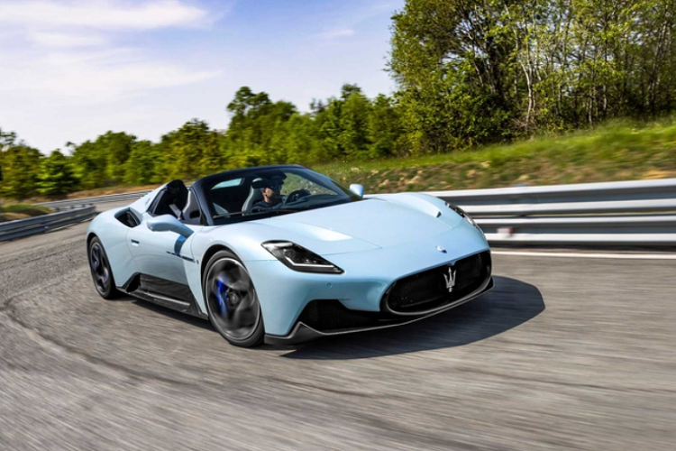 MC20 Cielo nhận được nhiều nâng cấp giống như trên Maserati MC20 coupe năm 2023, bao gồm cần điều khiển mới phía sau vô lăng, nút bật đèn mới và công nghệ an toàn bổ sung. như tính năng phanh khẩn cấp tự động, nhận dạng biển báo giao thông và camera 360 độ. Mức giá xe Maserati MC20 Cielo hiện chưa công bố.