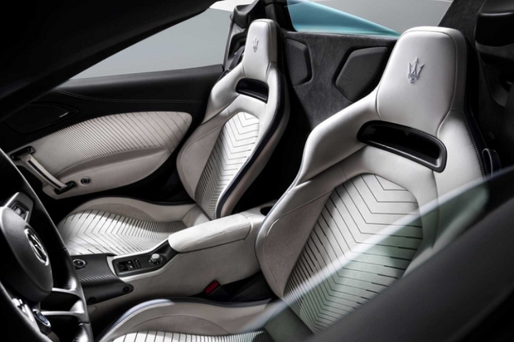 Trong khi Maserati thiết kế khung liền khối của chiếc coupe để giảm trọng lượng và tăng hiệu suất của xe thì kiểu dáng liền khối của Cielo lại tập trung vào việc tăng độ cứng. MC20 Cielo mui xếp mới chỉ nặng hơn 65 kg so với MC20 coupe.