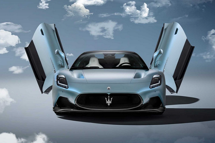 Maserati cho biết dòng MC20 có tất cả 3 biến thể là coupe, mui trần và EV, mỗi mẫu đều có khung liền khối sợi carbon không giống nhau. Cụ thể, chúng khác nhau về sự phân bố và phân lớp của sợi carbon.