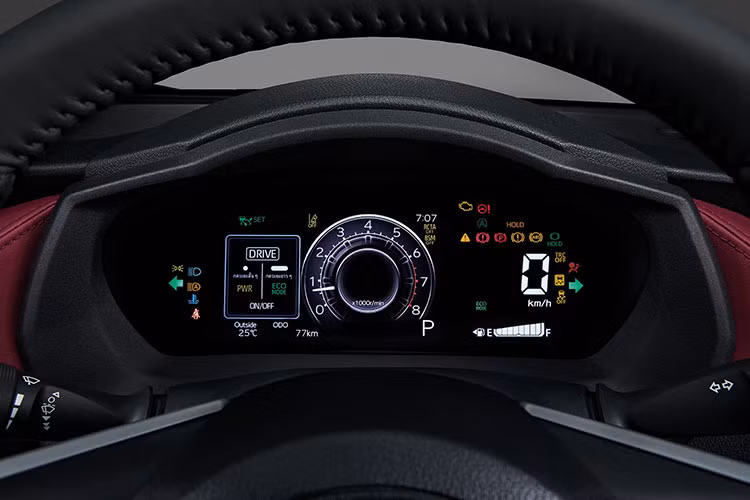 Tùy phiên bản, xe sẽ được trang bị nội thất bọc nỉ hoặc da. Đặc biệt, Toyota Vios thế hệ mới còn được bổ sung gói công nghệ an toàn chủ động Toyota Safety Sense, bao gồm những tính năng như cảnh báo tiền va chạm tích hợp phanh tự động, cảnh báo lệch làn đường,...