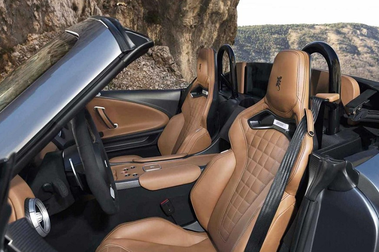 Wiesmann Project Thunderball có phong cách tương tự những mẫu xe tiền nhiệm với sự ảnh hưởng rõ rệt từ xe Anh Quốc. Ví dụ, lưới tản nhiệt phía trước hình quả trứng của xe là làm theo MF5 V10 Roadster, đồng thời nó sử dụng kiểu đèn pha tròn xếp chồng lên nhau. Nắp capô kiểu vỏ sò của nó cũng là một dấu ấn của quá khứ trong khi nội thất cổ điển sẽ có các tiện nghi hiện đại như màn hình cảm ứng lớn và ghế ôm sát cơ thể bằng sợi carbon.