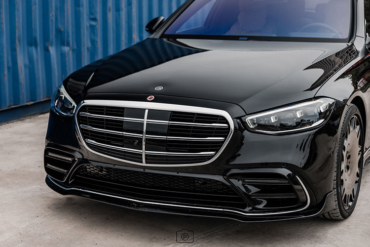 Bộ bodykit của phiên bản B50 được phát triển dựa trên Mercedes-Benz S-Class thế hệ W223 và lắp đặt lên chiếc S 450 Luxury đang phân phối tại thị trường Việt Nam. Đáng chú ý, trên mẫu Brabus B50 đã thay đổi hoàn toàn phần ngoại thất của một chiếc S-Class nguyên bản với phần đầu xe được mở rộng hơn. 
