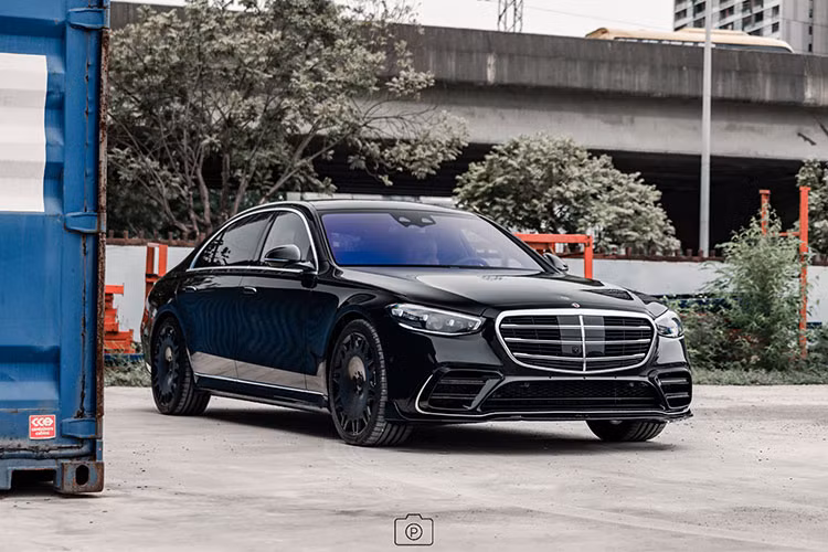 Hành trình chinh phục thị trường Việt Nam của hãng độ Brabus đã bắt đầu bằng việc xuất hiện tại triển lãm Vietnam Motor Show 2022 với 3 sản phẩm là Brabus 800, G400 được phát triển dựa trên chiếc xe SUV hạng sang Mercedes-AMG G63 và Brabus B50 độ Mercedes-Benz S-Class thế hệ mới đã thu hút sự quan tâm của nhiều người.