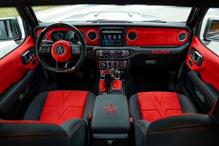 Chưa hết, Jeep Wrangler FERŌX500 cũng nhận được hệ thống phanh cải tiến, với đĩa 370 mm, kẹp 6 pít-tông phía trước và đĩa 370 mm kèm kẹp 4 pít-tông ở phía sau.