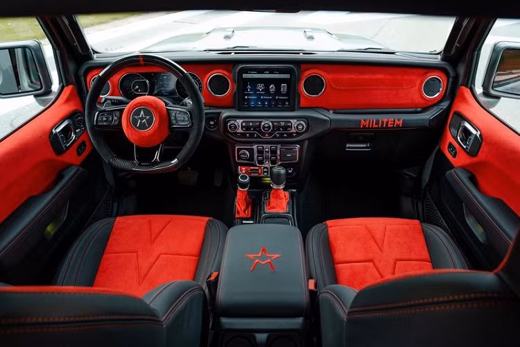 Chưa hết, Jeep Wrangler FERŌX500 cũng nhận được hệ thống phanh cải tiến, với đĩa 370 mm, kẹp 6 pít-tông phía trước và đĩa 370 mm kèm kẹp 4 pít-tông ở phía sau.