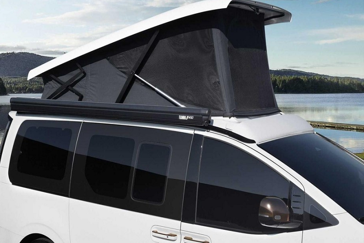 Giờ đây, Hyundai tiếp tục giới thiệu thêm một phiên bản thú vị khác của Staria, và lần này, nó là một phương tiện để khám phá không gian ngoài trời. Được giới thiệu ở thị trường nội địa Hàn Quốc, xe MPV Hyundai Staria Lounge Camper có hai cấu hình gồm Camper 4 và Camper 11, tùy thuộc vào số lượng ghế ngồi.