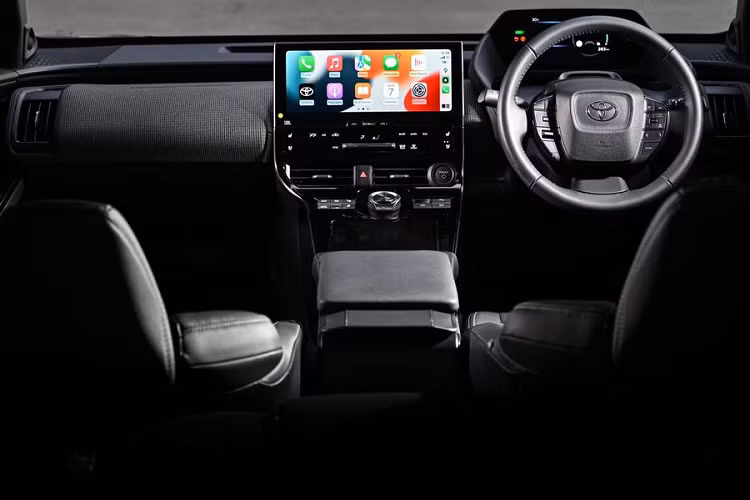 Cả hai phiên bản đều được trang bị pin lithium-ion 71,4kWh cho tầm vận hành 411km trên bản mô tơ đôi và 500km đối với phiên bản chỉ có 1 mô tơ.