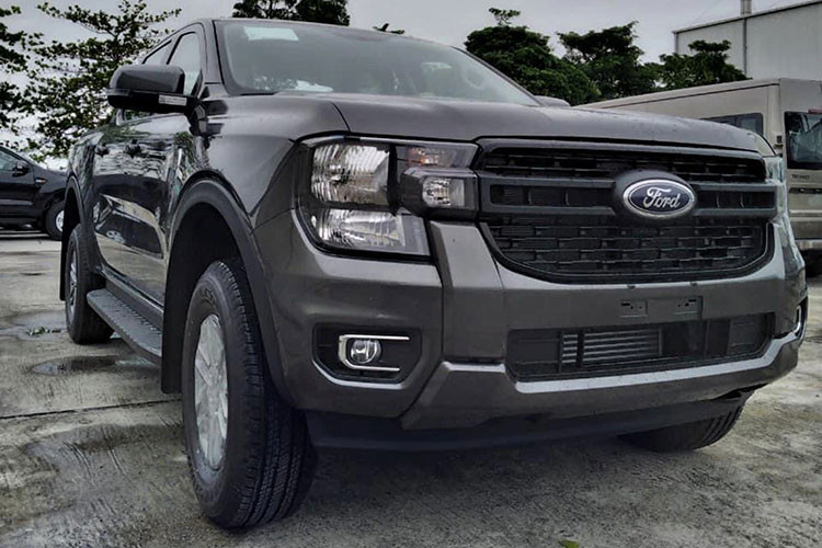 Tương tự thế hệ cũ, Ford Ranger thế hệ mới bao gồm phiên bản Wildtrak này sẽ được lắp ráp tại nhà máy đặt ở Hải Dương. Giá xe Ford Ranger 2023 sẽ sớm được công bố sau thời điểm ra mắt.