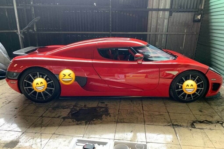 Dù người trong cuộc chưa lên tiếng xác nhận đây là xe gì nhưng giới mê xe cũng dần nhận ra chiếc siêu xe bí ẩn này có thể là mẫu xe hypercar Koenigsegg CCX cực hiếm âm thầm về Việt Nam được 2 năm.