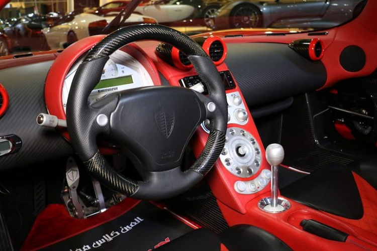 Siêu phẩm Koenigsegg CCX tại Việt Nam được trang bị động cơ V8, siêu nạp, dung tích 4,7 lít, sản sinh công suất tối đa 800 mã lực.