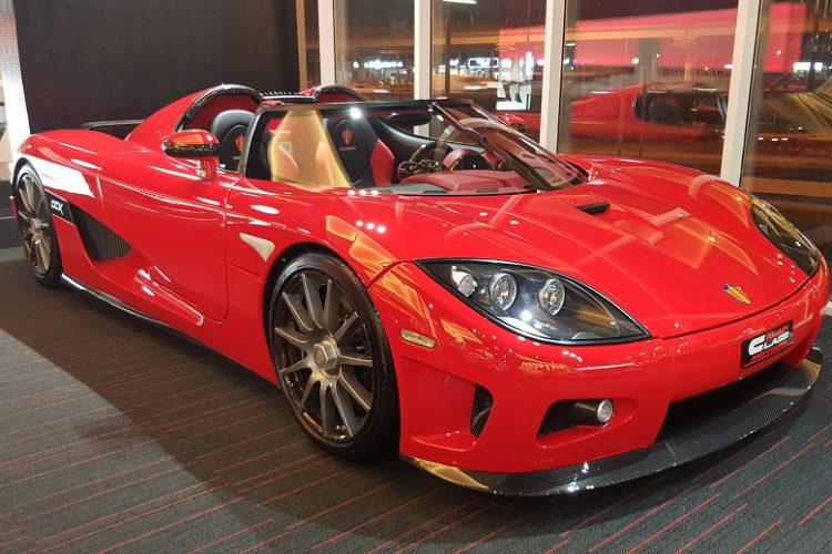 Động cơ đồng hành cùng hộp số sàn 6 cấp cùng hệ dẫn động cầu sau, nhờ đó, mẫu xe CCX tăng tốc từ vị trí xuất phát 100 km/h trong thời gian dưới 3 giây trước khi đạt vận tốc tối đa 402 km/h.