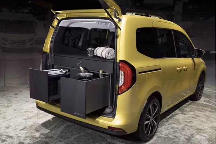 Gói "mô-đun cắm trại" Marco Polo do Brabus sản xuất hiện đang được bán chính hãng bởi Mercedes nên khách hàng có thể dễ dàng đặt mua ở các đại lý Mercedes.