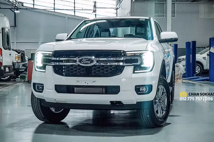 Tại thị trường Việt Nam, Ford Ranger là mẫu xe bán chạy, chính vì thế thời điểm sau ra mắt đến cuối năm nay, mẫu bán tải Ranger 2023 thế hệ mới này có thể dễ dàng “cháy hàng” nhanh chóng do cầu vượt cung. Chính vì thế, nếu có ý định mua xe, người mua nên đặt cọc trước để nhận xe sớm.