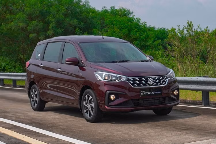 Danh sách trang bị an toàn của Suzuki Ertiga Hybrid bao gồm: 2 túi khí, hệ thống chống bó phanh ABS, cân bằng điện tử, phân phối lực phanh điện tử, hệ thống khởi hành ngang dốc, hỗ trợ lực phanh khẩn cấp và hệ thống kiểm soát lực kéo...