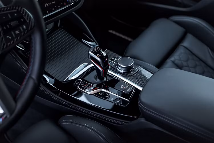 Xe cũng có thêm tùy chọn mâm xe khác với kích thước 21 × 9 phía trước và 21 × 10,5 phía sau với lốp 265/35 và 305/30.