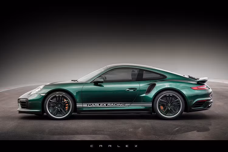 Về trang bị động cơ, mẫu xe sở hữu mức công suất 572 mã lực từ động cơ boxer tăng áp kép 3,8 lít, mặc dù nó không thể sánh được với 641 mã lực của xe thể thao Porsche 992 Turbo S mới hơn nhưng vẫn đủ để đem đến cho người lái trải nghiệm hiệu năng ấn tượng.