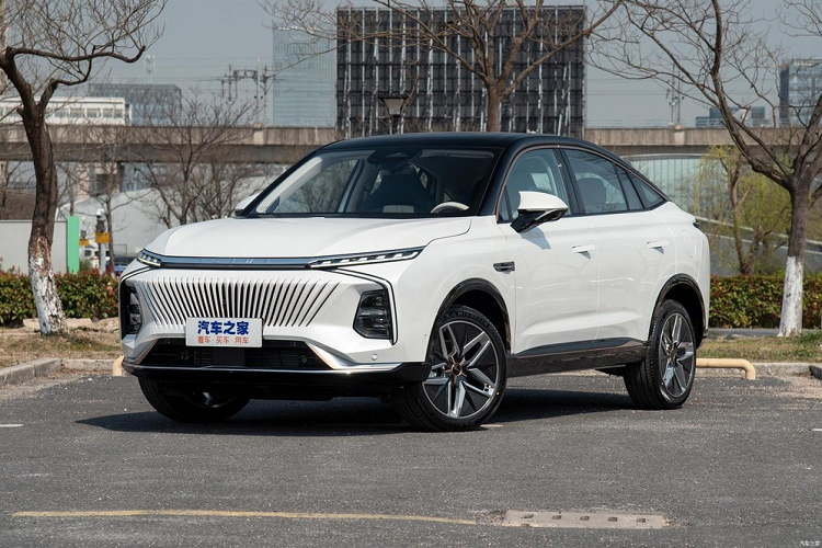 Ra mắt dưới dạng bản concept tại Triển lãm Ô tô Thượng Hải 2021, mẫu SUV lai coupe SAIC Roewe Jing 2022 mới giờ đây đã sẵn sàng được bán tại ở thị trường nội địa Trung Quốc. Mẫu xe mới này áp dụng một ngôn ngữ thiết kế táo bạo và nhiều chi tiết bắt mắt.