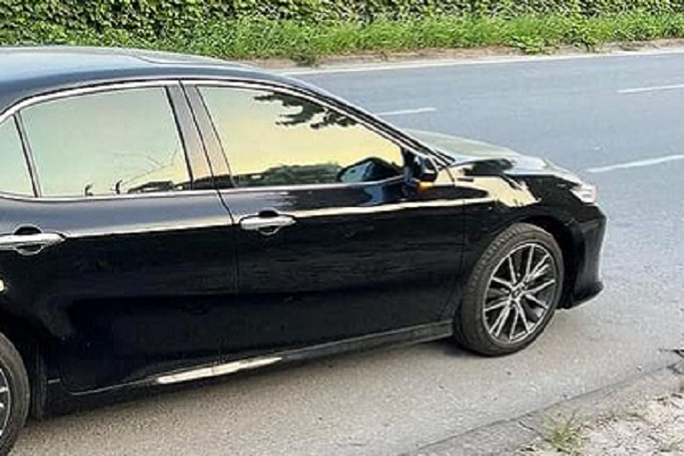 Toyota Camry vốn là mẫu xe được người tiêu dùng Việt ưa chuộng vì ngoại hình thiết kế đẹp, nội thất rộng rãi và động cơ bền bỉ. Cộng dồn 6 tháng đầu năm 2022, Toyota Camry đạt mốc 2.764 xe – đứng đầu doanh số sedan cỡ D.