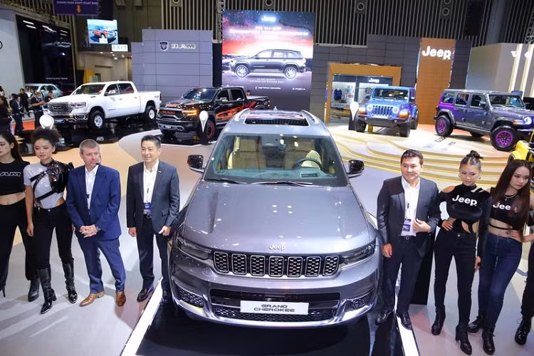 Chưa hết, trong khuôn khối triển lãm VMS 2022 lần này, hãng xe Mỹ còn tổ chức chương trình Jeep Wow Amazing Drive 2022. Cụ thể, đây là sự kiện lái thử xe Jeep với quy mô lớn nhất từ trước đến nay của Jeep Vietnam Automobiles.
