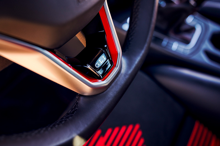 Nhờ những sửa đổi này, động cơ tạo ra công suất ấn tượng 350 mã lực và mô-men xoắn 503 Nm, tăng 122 mã lực và mô-men xoắn tăng 154 Nm. Volkswagen từ chối cho biết tốc độ của mẫu concept nhưng động cơ được trang bị với hộp số sàn sáu cấp để truyền lực tới bánh trước.