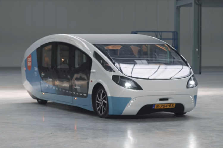 Theo đội ngũ chế tạo, trong điều kiện lý tưởng, nó có thể tạo ra nguồn năng lượng lên đến 4 kW, và điều này sẽ bộ pin phục hồi 20 kW trong vòng một ngày, tương đương phạm vi di chuyển bổ sung 200 km, được tính trong điều kiện lái xe ở tốc độ 120 km/h.