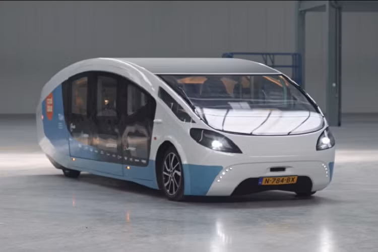 Theo đội ngũ chế tạo, trong điều kiện lý tưởng, nó có thể tạo ra nguồn năng lượng lên đến 4 kW, và điều này sẽ bộ pin phục hồi 20 kW trong vòng một ngày, tương đương phạm vi di chuyển bổ sung 200 km, được tính trong điều kiện lái xe ở tốc độ 120 km/h.