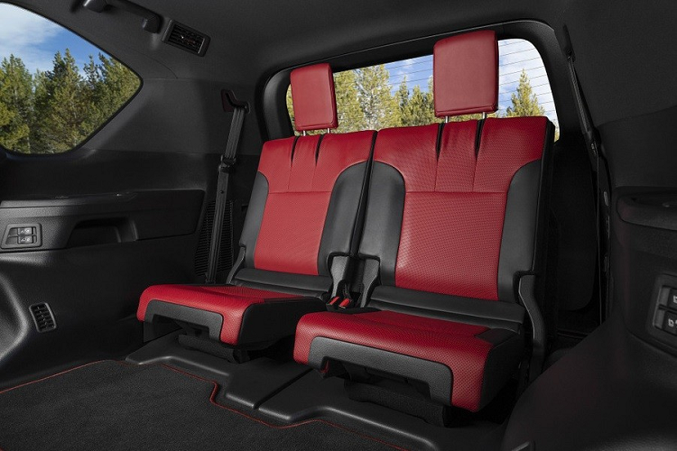 Vào hôm 14/1/2022, hãng Lexus đã giới thiệu 3 mẫu xe F SPORT tại Việt Nam, bao gồm IS 300 F SPORT, ES 250 F SPORT và RX 300 F SPORT.