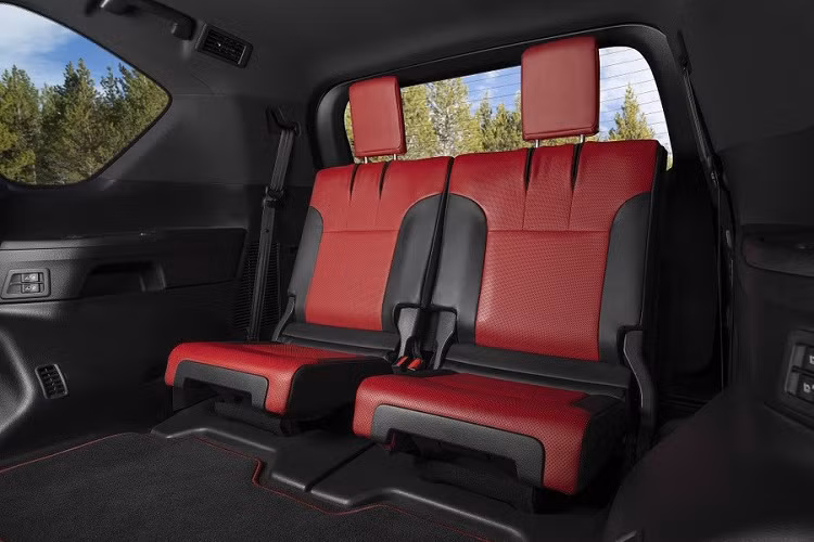 Vào hôm 14/1/2022, hãng Lexus đã giới thiệu 3 mẫu xe F SPORT tại Việt Nam, bao gồm IS 300 F SPORT, ES 250 F SPORT và RX 300 F SPORT.