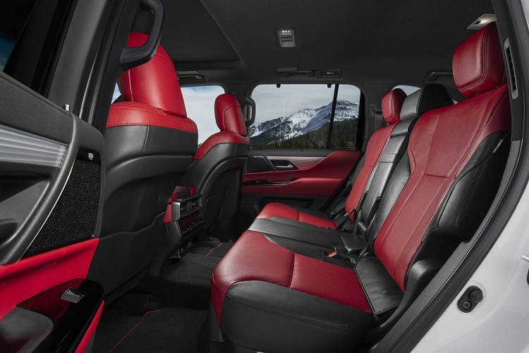 Tại thị trường Mỹ, giá xe Lexus LX 600 F SPORT 2022 được bán với mức khởi điểm từ 101.000 USD (khoảng 2,32 tỷ đồng). Sau Mỹ, xe sẽ tiếp tục được giới thiệu ở những thị trường khác như Việt Nam.