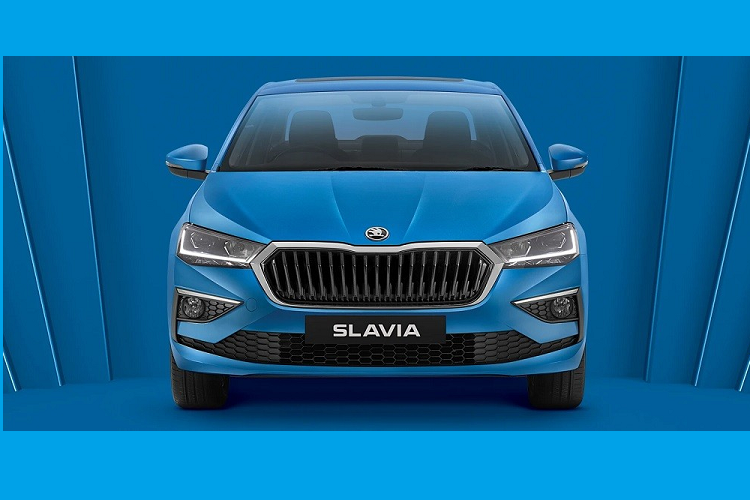 So với người anh em Kushaq, Skoda Slavia "sinh sau đẻ muộn" hơn khi mãi đến tháng 3 năm nay mới ra mắt tại thị trường Ấn Độ. Nằm bên trong mẫu sedan hạng B này cũng là cơ sở gầm bệ MQB A0 IN tương tự Skoda Kushaq. Đây là cơ sở gầm bệ dành riêng cho xe ở những thị trường đang nổi như Ấn Độ do tập đoàn mẹ Volkswagen của thương hiệu Skoda phát triển. 