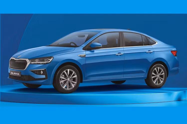 Nhìn chung, Skoda Slavia sở hữu thiết kế theo phong cách khỏe khoắn và cứng cáp thay vì mềm mại hoặc bo tròn như các đối thủ cùng phân khúc. Phong cách này có thể vừa là ưu điểm vừa là nhược điểm của mẫu sedan hạng B đến từ trời Âu. Thêm vào đó, Skoda Slavia còn có những lợi thế như chiều dài cơ sở lớn và cốp chứa đồ rộng rãi. Tuy nhiên, trang bị ngoại thất của Skoda Slavia nếu so với các đối thủ cùng phân khúc thì chưa bật hẳn lên. 