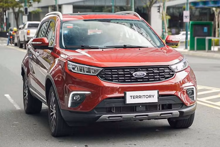 Các trang bị khác gồm hệ thống hỗ trợ giữ làn đường LKA, hỗ trợ lái xe khi tắc đường, cảnh báo va chạm phía trước, cảnh báo chệch làn đường, cảnh báo điểm mù và cảnh báo phương tiện cắt ngang khi lùi.