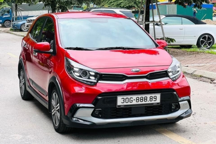 Kia Morning 2022 tại Việt Nam là mẫu xe hạng A ăn khách. Đây là một trong những mẫu xe hạng A góp mặt ở thị trường Việt Nam sớm nhất, ngay từ thời gian đầu Kia Morning đã ghi dấu ấn rõ rệt với người Việt ở kiểu dáng thời gian, thiết kế hợp mắt phần đông chị em. 