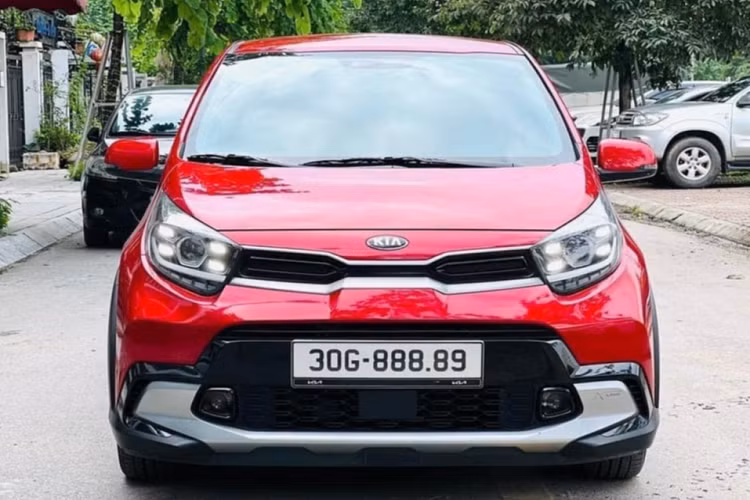 Mức giá xe Kia Morning biển tứ quý 8 được xem là cao với Morning, một chiếc xe vốn dành cho những người mới làm quen với ô tô. Thậm chí còn cao hơn mẫu xe gầm cao đàn anh là Kia Seltos bản 1.4 Deluxe tiêu chuẩn (639 triệu đồng).