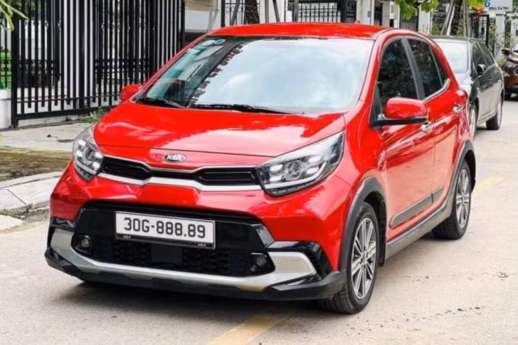 Ngoài việc dễ nhớ, biển số 88889 của chiếc Morning này còn có ý nghĩa về mặt phong thuỷ. Yếu tố này chính là đặc điểm khiến nhiều người sẵn sàng bỏ ra số tiền gấp 3, 4 lần giá trị để sở hữu. 