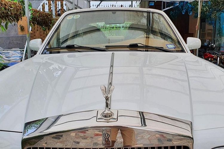 Nhiều người tin rằng, dù xe Silver Seraph đang được rao bán trên thị trường nước ngoài chỉ bằng 1/3 giá xe xuất xưởng lên đến 220.695 đô la nhưng có thể sẽ tăng giá trong vài năm tới, lý do các mẫu xe Rolls-Royce rất có giá trị và Silver Seraph còn là phiên bản cuối cùng được hãng xe Anh quốc sản xuất trước khi bị bán lại cho BMW vào năm 2003.