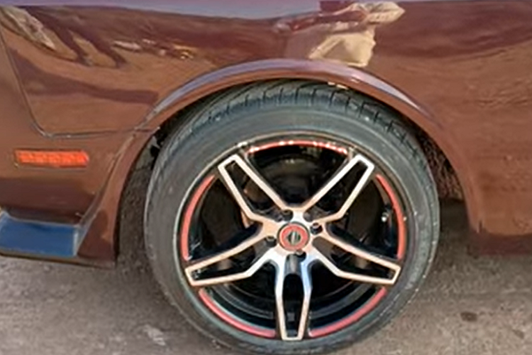 Kênh này cũng có các video cho thấy họ thực hiện phục chế các phương tiện cổ điển trở lại vẻ đẹp ban đầu của chúng, đồng thời cung cấp những trang bị độ nhẹ nhàng, chẳng hạn như bộ cửa kiểu Lamborghini và tấm chắn bùn rộng.