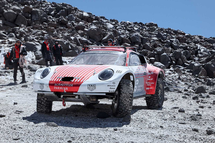 Thử nghiệm trên lý thuyết của chúng tôi có nghĩa là tìm ra những môi trường khắc nghiệt nhất có thể để xem liệu những chi tiết này có hoạt động hay không và trên ngọn núi lửa cao nhất thế giới, chúng tôi đã thành công”.