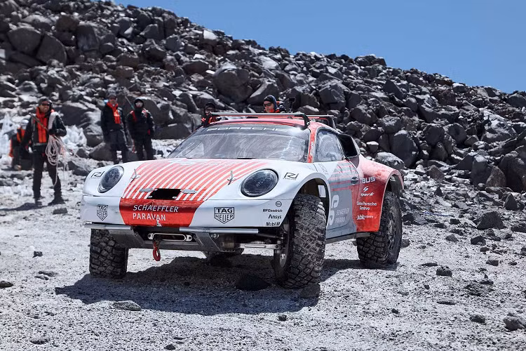 Thử nghiệm trên lý thuyết của chúng tôi có nghĩa là tìm ra những môi trường khắc nghiệt nhất có thể để xem liệu những chi tiết này có hoạt động hay không và trên ngọn núi lửa cao nhất thế giới, chúng tôi đã thành công”.