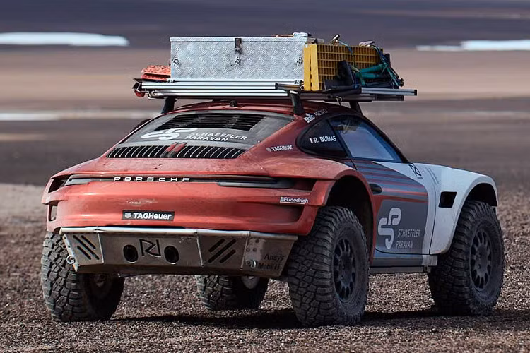 Những chiếc xe đã được thử nghiệm bởi một nhóm dẫn đầu bởi nhà vô địch giải đua Le Mans và người lập kỷ lục Pikes Peak, Romain Dumas. Địa điểm được chọn là một trong những địa điểm khắc nghiệt nhất trên Trái Đất và bài kiểm tra chỉ kết thúc khi những bức tường băng và tuyết ngăn cản đội đi lên núi lửa xa hơn.