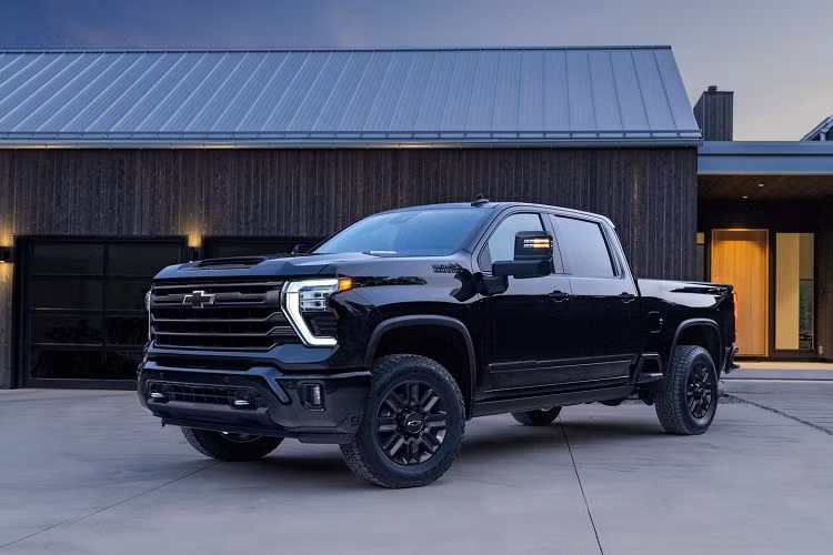 Dự kiến ra mắt vào quý đầu tiên của năm tới, mẫu xe bán tải cỡ lớn Chevrolet Silverado HD 2024 mới đã được thương hiệu ôtô Mỹ nâng cấp lớn về kiểu dáng; động cơ diesel; cải tiến khả năng và nội thất hoàn toàn mới trên các phiên bản tập trung vào người tiêu dùng.