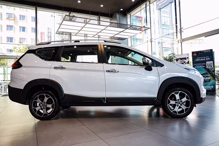 Hiện tại, trung bình mỗi tháng Lộc Fuho kiếm được từ YouTube rơi vào khoảng 40-50 triệu đồng, tuy nhiên anh và vợ không bỏ công việc phụ hồ.