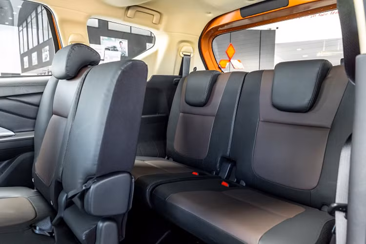 Lộc Fuho tên thật là Phạm Văn Lộc sinh năm 1994, hiện đang là một thợ hồ. Vào năm 2020, anh trở thành "hiện tượng mạng" khi sở hữu kênh YouTube đạt hơn một triệu lượt theo dõi. Anh chính là "YouTuber phụ hồ" đầu tiên ở Việt Nam nhận được nút bạc và nút vàng YouTube.