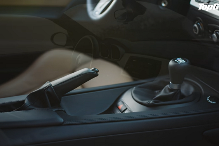 Video từ “Top Gear” có mang tới cho khán giả một cái nhìn thoáng qua về cabin, và có vẻ như Smit Vehicle vẫn giữ nguyên các trang bị tiêu chuẩn từ BMW Z4 E85 ban đầu.