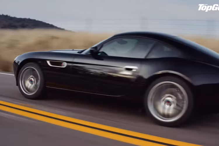 Các điểm nổi bật khác bao gồm thanh điều khiển bằng nhôm đúc, phanh AP Racing, la-zăng làm từ một miếng phôi duy nhất, và cánh gió sau được kích hoạt bằng tay và chuyển động điện tử.