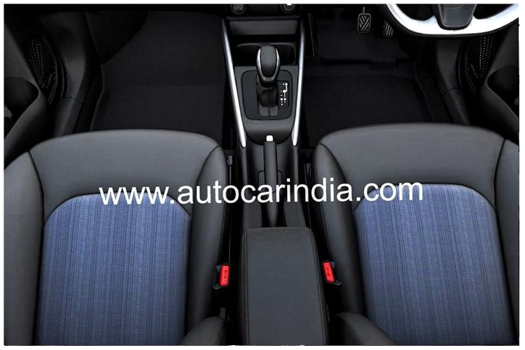 Đằng sau, Suzuki Baleno 2022 có thay đổi lớn ở cụm đèn hậu và cản sau. Trong đó, đèn hậu của xe được thiết kế hình chữ "C", gợi liên tưởng đến Honda Civic thế hệ cũ. Khi mua Suzuki Baleno 2022, khách hàng Ấn Độ có thể chọn 1 trong 6 màu sơn ngoại thất là trắng Pearl Arctic White, bạc Splendid Silver, xám Grandeur Grey, xanh dương Celestial Blue, đỏ Opulent Red và be Luxe Beige.