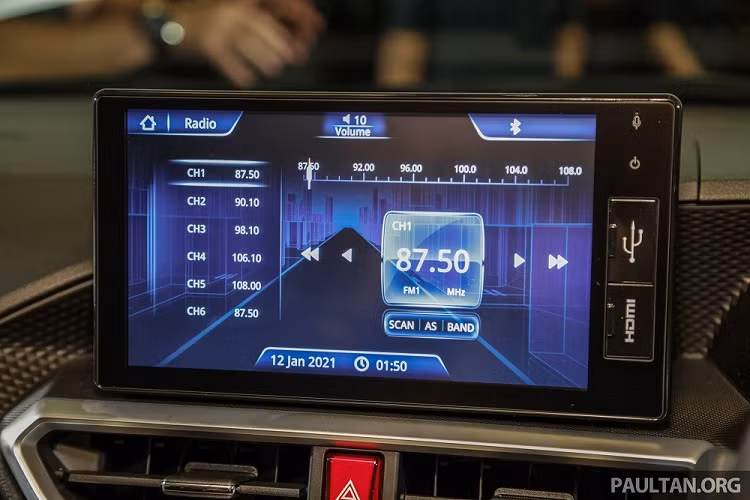 Chưa hết, xe còn có gói công nghệ an toàn chủ động ADAS, bao gồm những tính năng như cảnh báo lệch làn đường, ngăn lệch làn đường, hệ thống kiểm soát hành trình thích ứng, hỗ trợ giữ làn đường và phát hiện điểm mù. Thêm vào đó là 6 túi khí, camera lùi, cảm biến trước/sau và hệ thống cảnh báo phương tiện cắt ngang khi lùi.