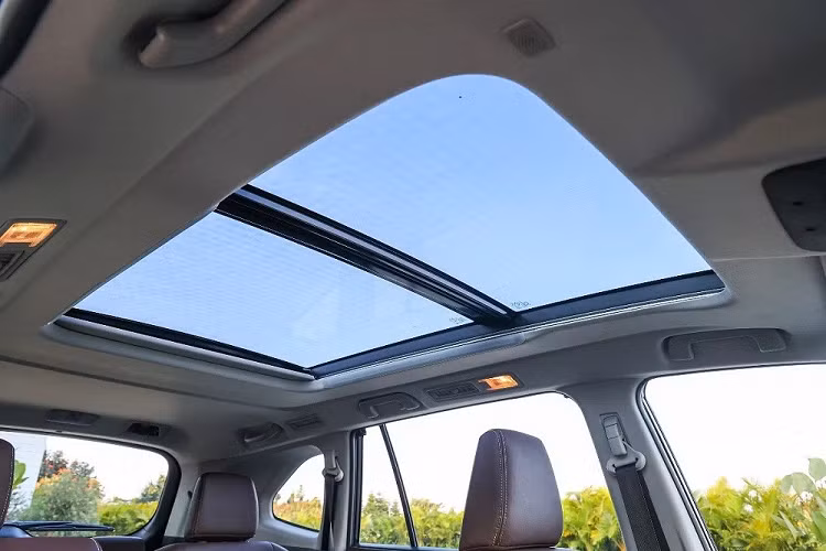 Không chỉ rẻ hơn, Toyota Innova Hycross 2023 tại thị trường Ấn Độ còn có một số điểm khác biệt so với Innova Zenix ở Indonesia. Thứ nhất là Toyota Innova Hycross 2023 có nhiều lựa chọn màu sắc hơn so với Innova Zenix.