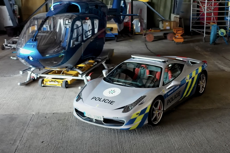 Được biết, chi phí để "biến hình" siêu xe Ferrari 458 Italia thành xe cảnh sát là khoảng 14.000 USD (khoảng 327 triệu đồng). Chiếc xe này sẽ được sử dụng bởi lực lượng cảnh sát đã qua đào tạo chuyên sâu, để phục vụ tuần tra.